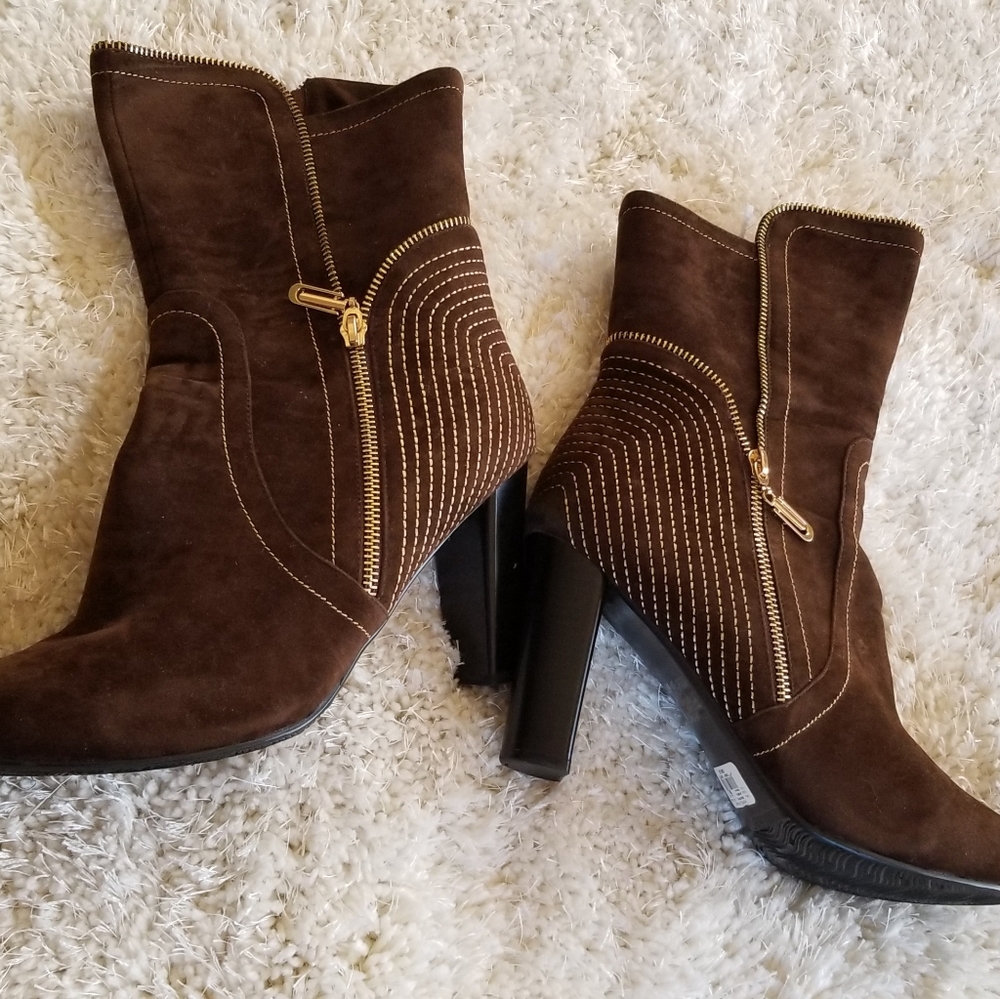 Shoes - Picture 2 of 11